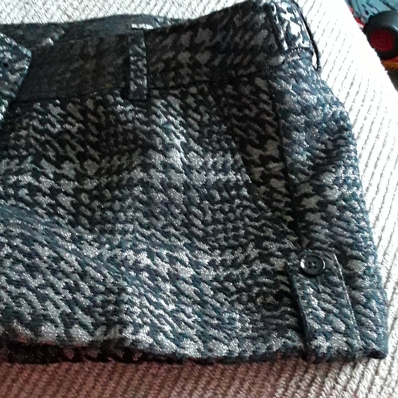 Express shorts sz 4 - Picture 3 of 4